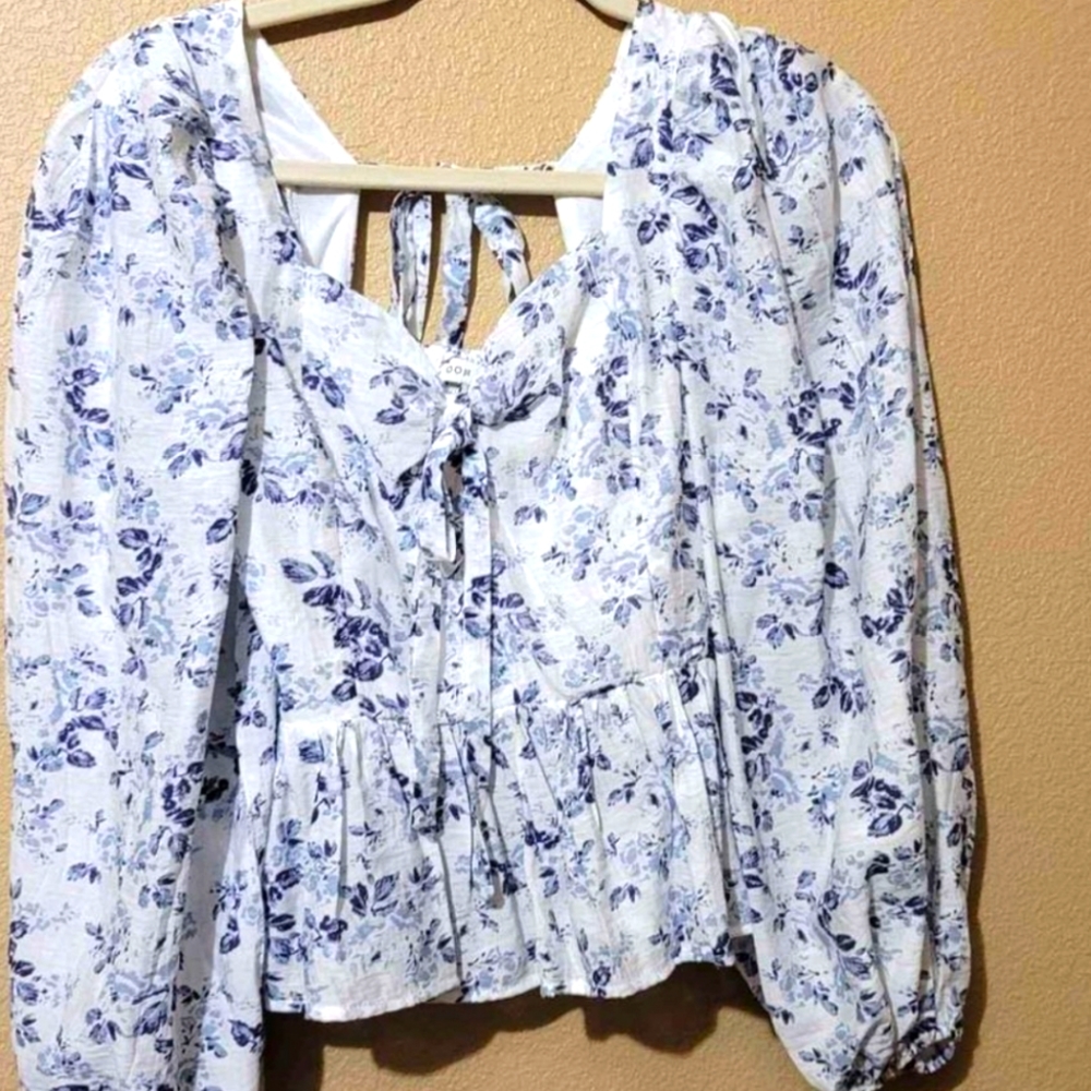 Women's XS Moon River floral blouse